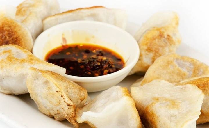 D6. Fried Pork Dumplings (10 Pieces) 煎锅贴